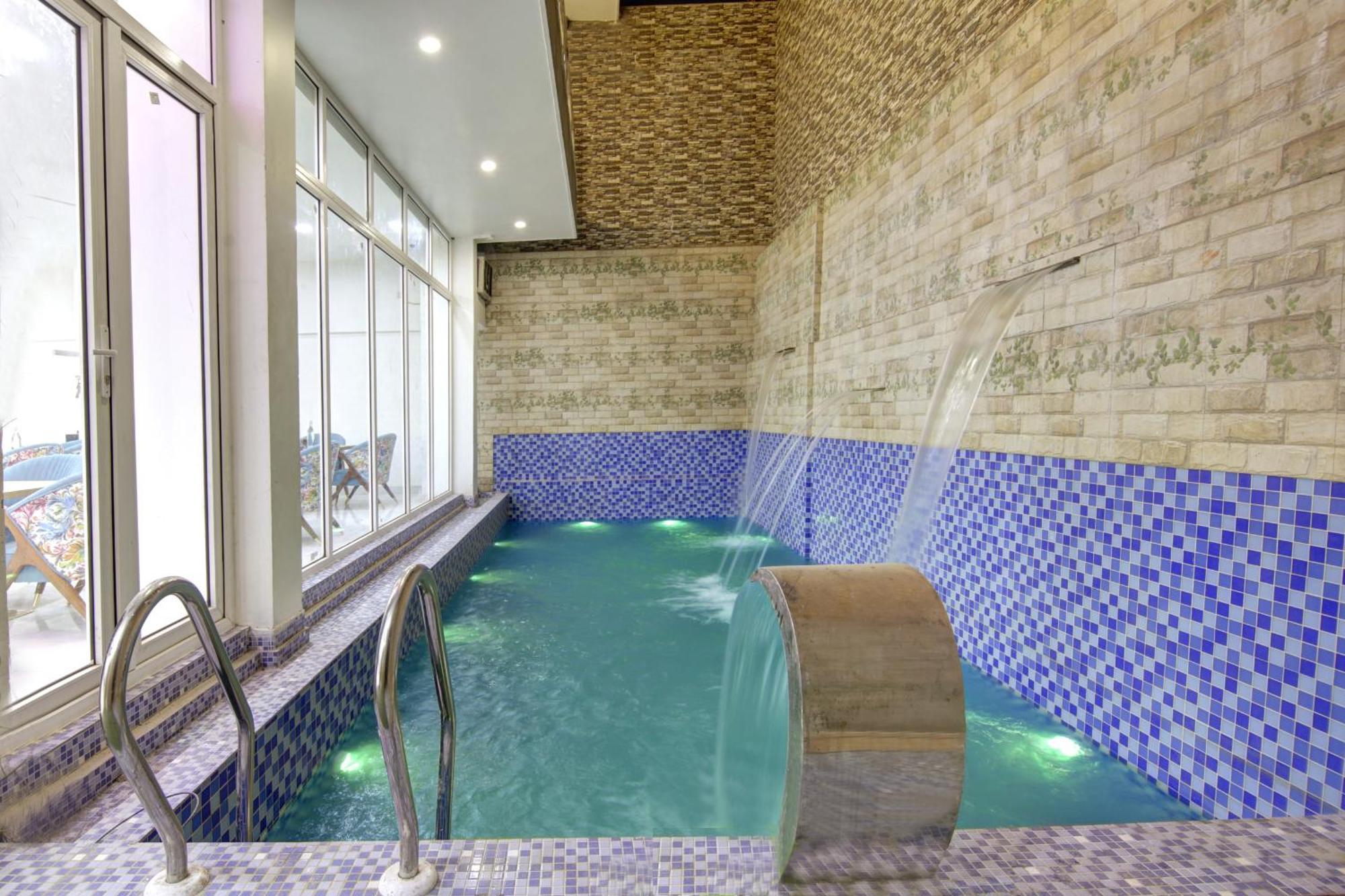 Anandam Club House Aparthotel Gurgaon Buitenkant foto