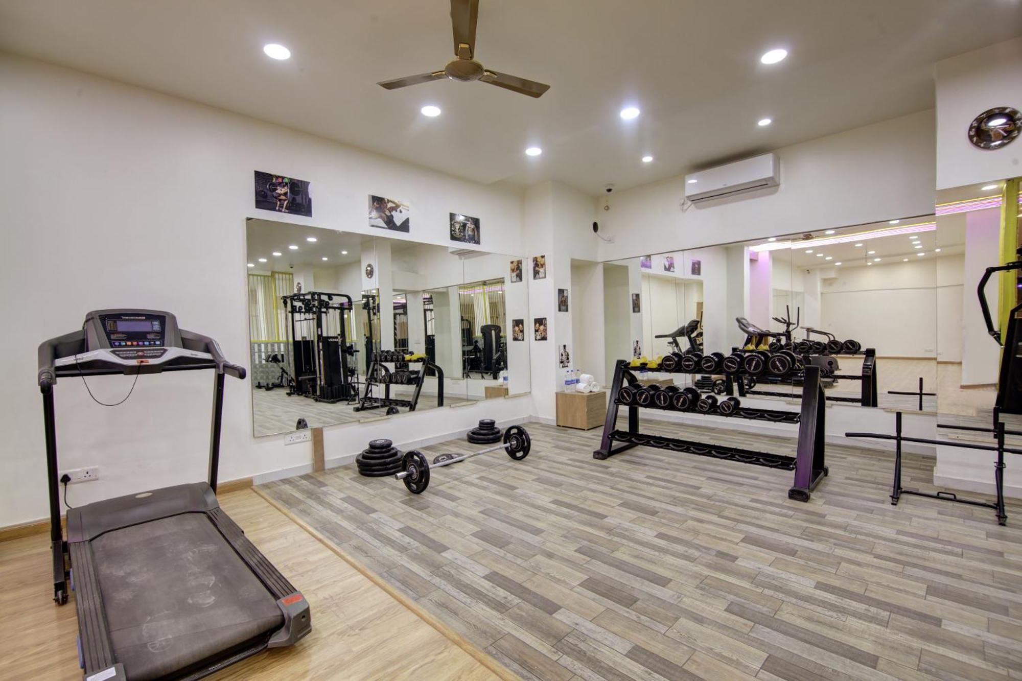 Anandam Club House Aparthotel Gurgaon Buitenkant foto