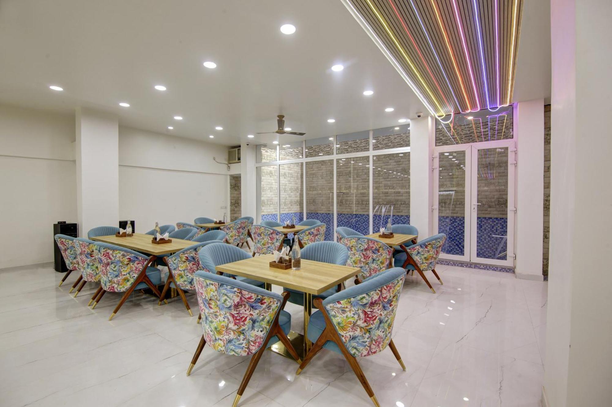 Anandam Club House Aparthotel Gurgaon Buitenkant foto